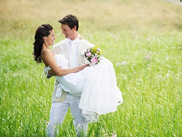 http://www.kainsutera.com/wp-content/uploads/2010/06/Pernikahan-Yang-Menjadi-sumber-Kebahagiaan.jpg