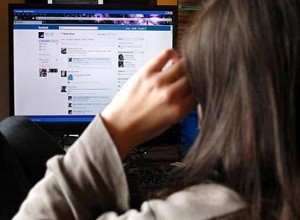 Resiko Bila Remaja Suka Buka Facebook Malam Hari
